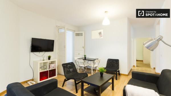 Light room in 9-bedroom apartment in Puerta del Sol, Madrid