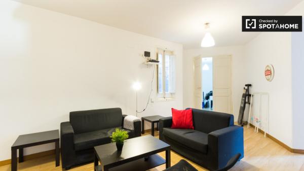 Light room in 9-bedroom apartment in Puerta del Sol, Madrid