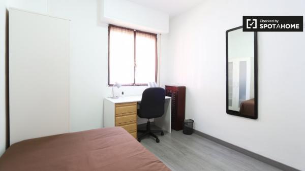 Chambre dans un appartement de 5 chambres, Madrid Rio, Madrid