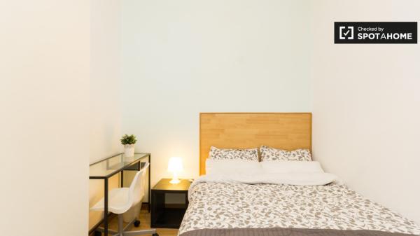 Light room in 9-bedroom apartment in Puerta del Sol, Madrid