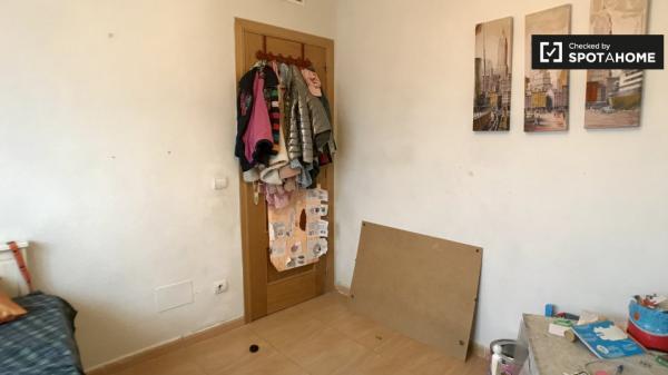 Amplio apartamento de 3 dormitorios en alquiler en Tetuán, Madrid