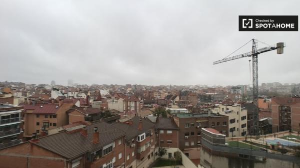 Amplio apartamento de 3 dormitorios en alquiler en Tetuán, Madrid