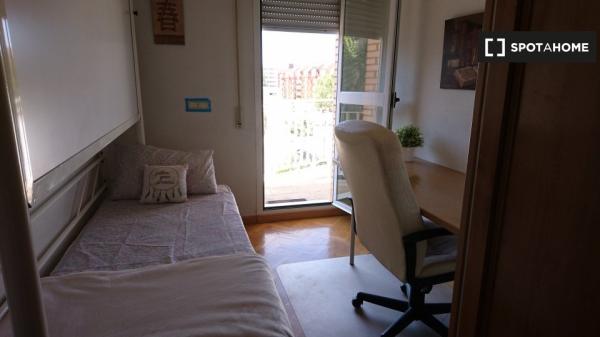 Room in shared apartment in Alcala De Henares