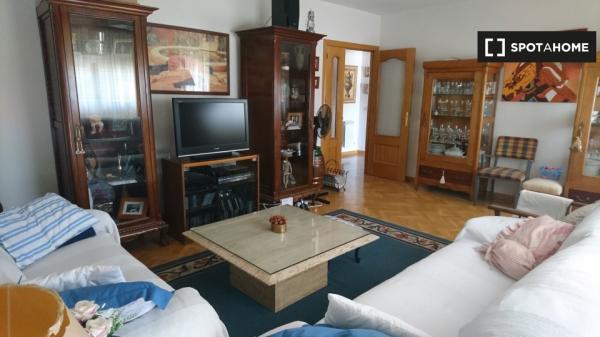 Room in shared apartment in Alcala De Henares