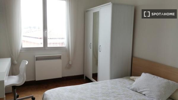 Room in shared apartment in Pamplona