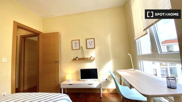 Se alquilan habitaciones en apartamento de 5 dormitorios en Bilbao