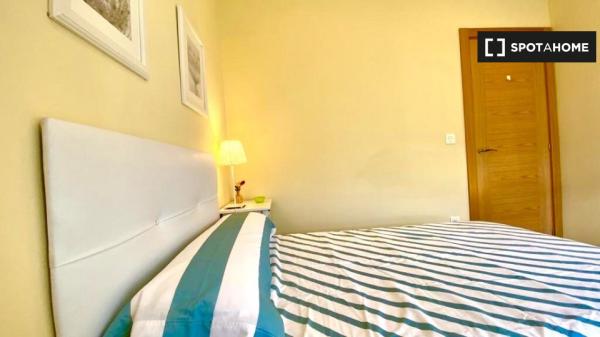 Se alquilan habitaciones en apartamento de 5 dormitorios en Bilbao