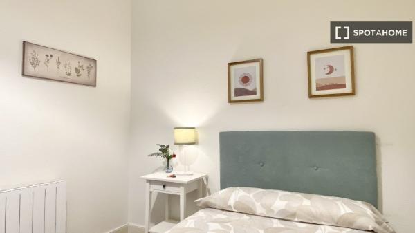 Se alquila habitación en hermoso piso de 5 habitaciones