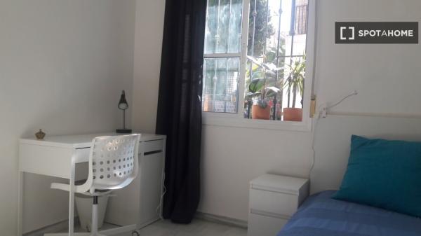 Alquiler de habitaciones en casa de 3 dormitorios en Málaga