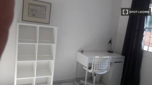 Alquiler de habitaciones en casa de 3 dormitorios en Málaga