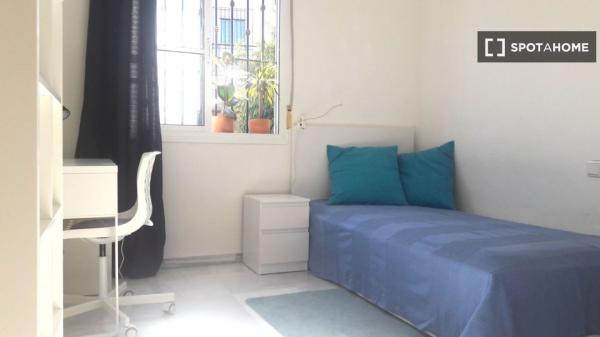 Alquiler de habitaciones en casa de 3 dormitorios en Málaga