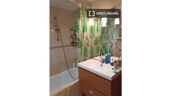 Alquiler de habitaciones en casa de 3 dormitorios en Málaga