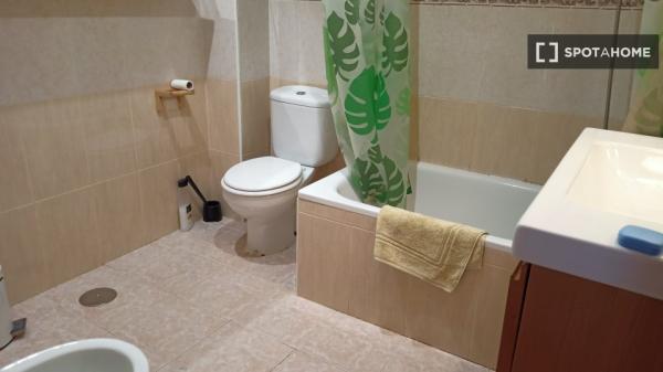 Alquiler de habitaciones en casa de 3 dormitorios en Málaga