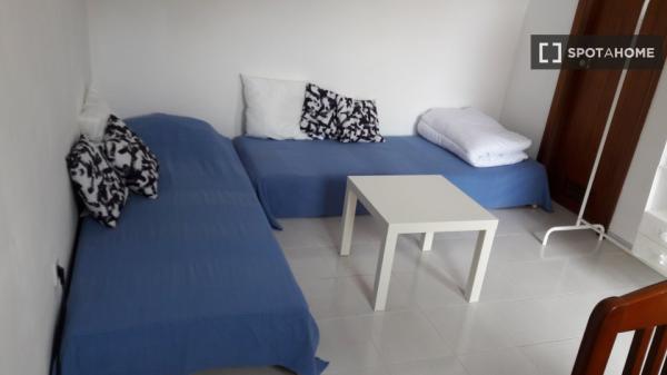 Alquiler de habitaciones en casa de 3 dormitorios en Málaga