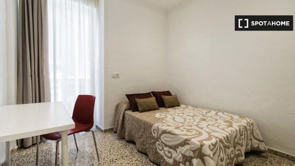 Habitación en piso compartido en Alicante