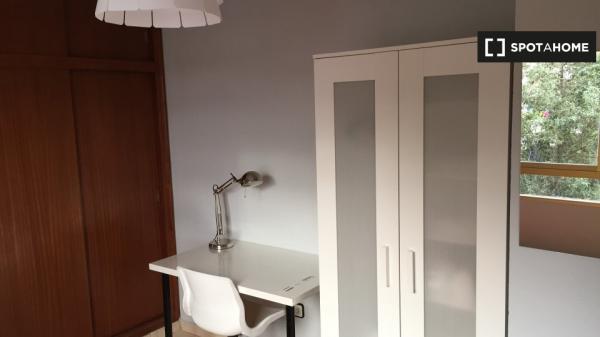 Alquiler de habitaciones en piso de 4 habitaciones en Alicante