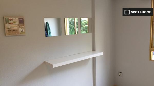 Alquiler de habitaciones en piso de 4 habitaciones en Alicante