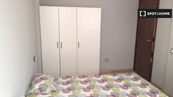 Alquiler de habitaciones en piso de 4 habitaciones en Alicante