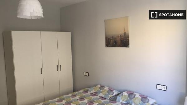 Alquiler de habitaciones en piso de 4 habitaciones en Alicante