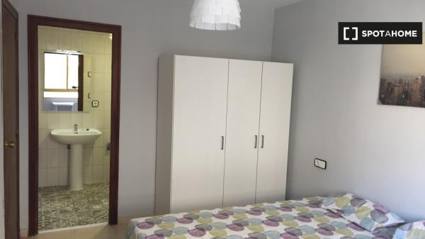 Alquiler de habitaciones en piso de 4 habitaciones en Alicante