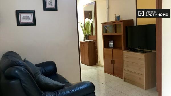 Habitación en apartamento de 6 dormitorios en Alcalá de Henares, Madrid.