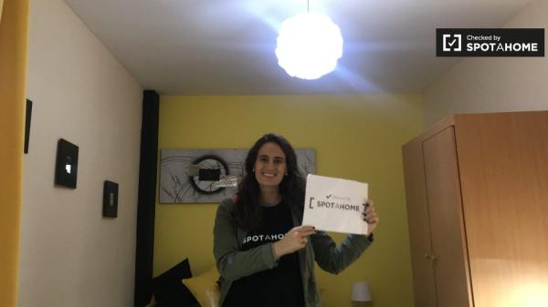 Habitación en apartamento de 6 dormitorios en Alcalá de Henares, Madrid.