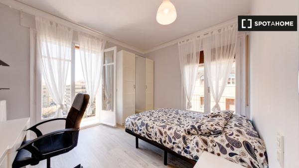 Pokój do wynajęcia w 6-pokojowym mieszkaniu na Plaza San Francisco,