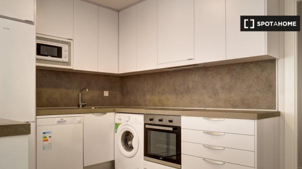 Pokój do wynajęcia w 6-pokojowym mieszkaniu na Plaza San Francisco,