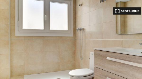 Pokój do wynajęcia w 6-pokojowym mieszkaniu na Plaza San Francisco,