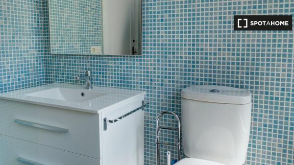 Pokój do wynajęcia w 6-pokojowym mieszkaniu na Plaza San Francisco,