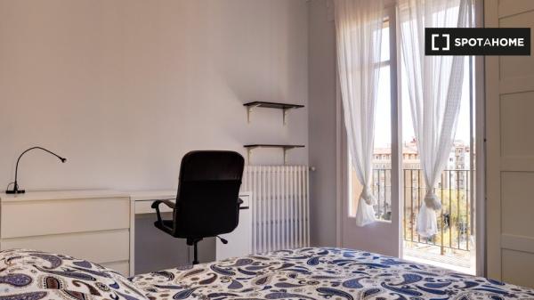 Pokój do wynajęcia w 6-pokojowym mieszkaniu na Plaza San Francisco,