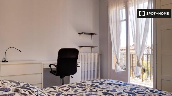 Pokój do wynajęcia w 6-pokojowym mieszkaniu na Plaza San Francisco,