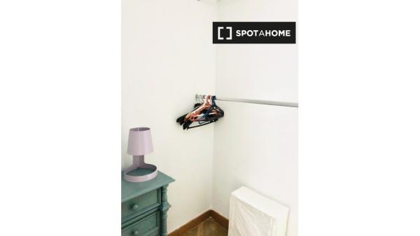 Zimmer zu vermieten in 10-Zimmer-Wohnung in Centro, Sevilla