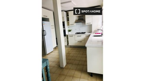 Zimmer zu vermieten in 10-Zimmer-Wohnung in Centro, Sevilla