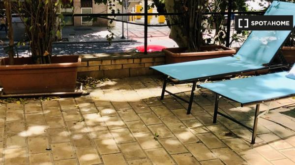 Zimmer zu vermieten in 10-Zimmer-Wohnung in Centro, Sevilla