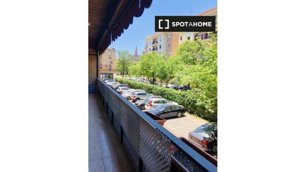 Zimmer zu vermieten in 10-Zimmer-Wohnung in Centro, Sevilla