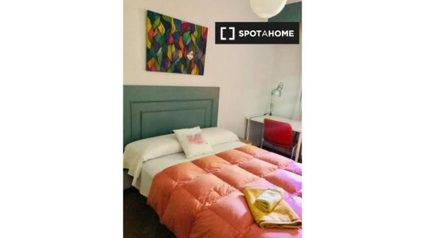 Chambre à louer dans un appartement de 10 chambres à Centro, Séville