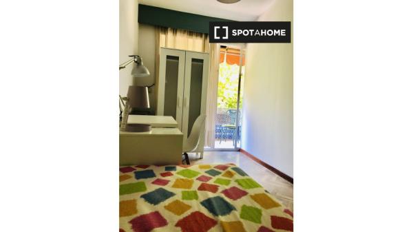 Chambre à louer dans un appartement de 10 chambres à Centro, Séville