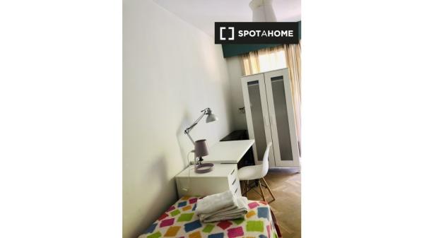 Chambre à louer dans un appartement de 10 chambres à Centro, Séville