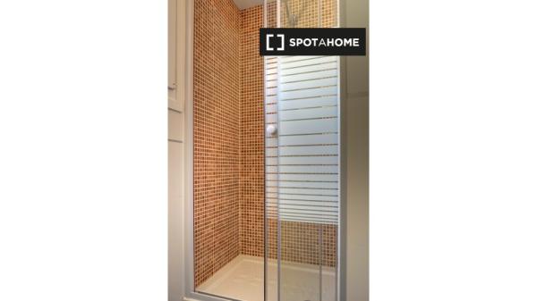 Chambre à louer dans un appartement de 2 chambres à Saragosse