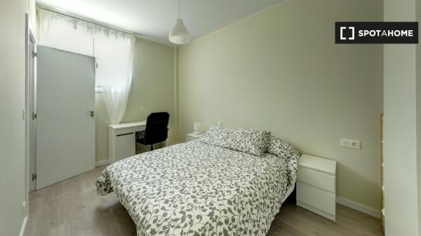 Chambre à louer dans un appartement de 2 chambres à Saragosse