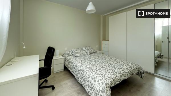 Chambre à louer dans un appartement de 2 chambres à Saragosse