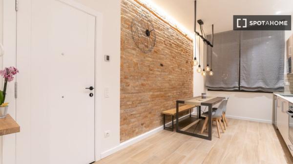 Amplio y moderno apartamento amueblado en calle Lorenzale