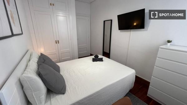 Pokój we wspólnym mieszkaniu w Bilbao