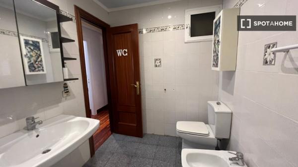 Pokój we wspólnym mieszkaniu w Bilbao