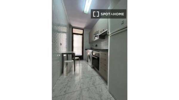 Pokój we wspólnym mieszkaniu w Bilbao