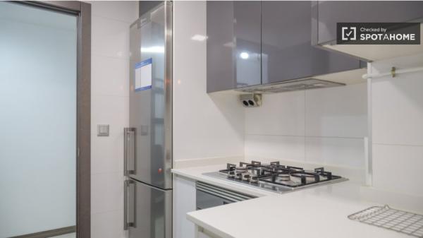 Chambre à louer dans un appartement de 4 chambres à Alcalá De Henares