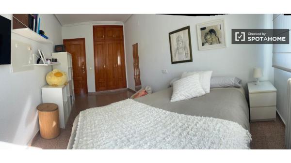 Habitación en piso de 2 habitaciones en Lloma Badada