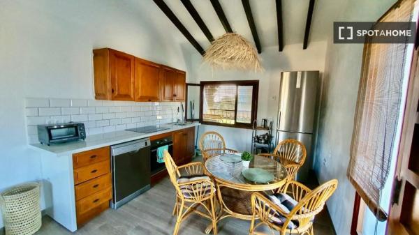 Rooms for rent in 3-bedroom house in Villajoyosa