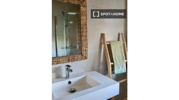 Rooms for rent in 3-bedroom house in Villajoyosa